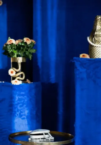 BOLD MONKEY Never Hurt A Snake vase M, rund - guld aluminium og sort emalje (H:26)