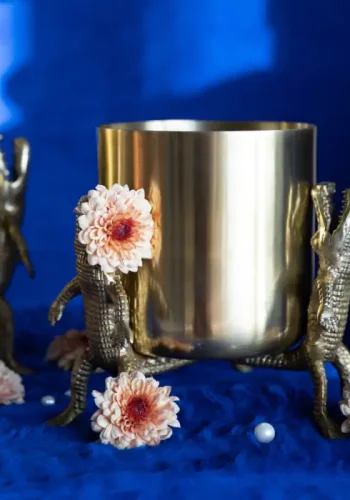 BOLD MONKEY Surrounded by crocodiles vase M, rund - guld aluminium (H:24)