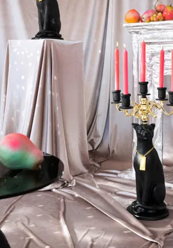 BOLD MONKEY Proudly Crowned Panther lysestage, til 5 lys - guld galvanisering og sort harpiks