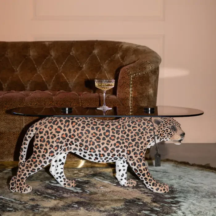 BOLD MONKEY Dope as hell sofabordet - rgsort glas og multifarvet panter plettet harpiks (90x40)