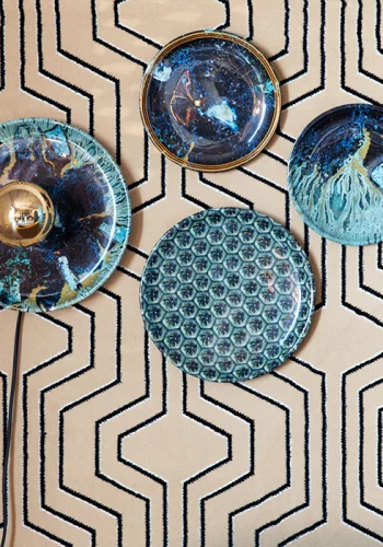 BOLD MONKEY No Food Here vglampe - jernplader med vinyltrykt multifarvet hexagon (st med 4)