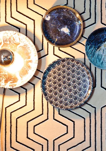 BOLD MONKEY No Food Here vglampe - jernplader med vinyltrykt multifarvet hexagon (st med 4)