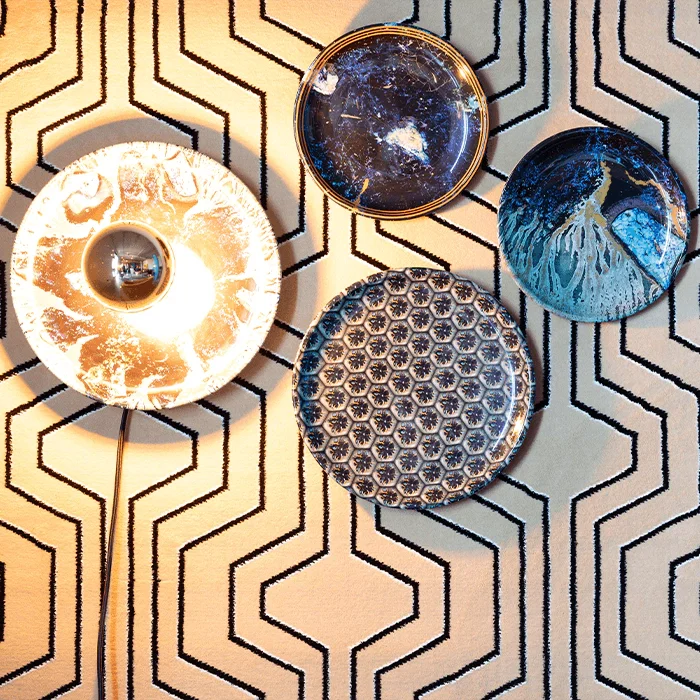 BOLD MONKEY No Food Here vglampe - jernplader med vinyltrykt multifarvet hexagon (st med 4)