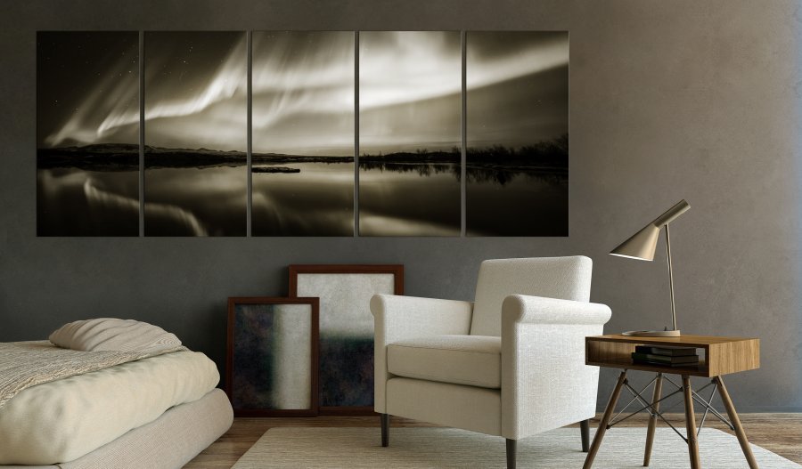 ARTGEIST Lake in Sepia I - Nordlys i sort/hvid trykt p lrred - Flere strrelser