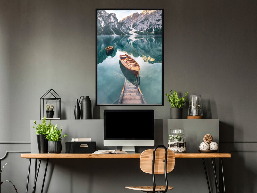 ARTGEIST Plakat med ramme - Lake in a Mountain Valley