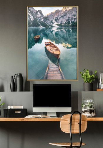 ARTGEIST Plakat med ramme - Lake in a Mountain Valley