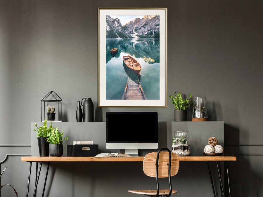 ARTGEIST Plakat med ramme - Lake in a Mountain Valley