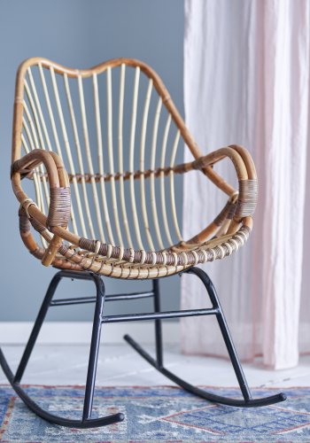 BLOOMINGVILLE Reine gyngestol, m. armln - natur rattan og sort metal