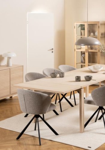 ACT NORDIC Pippa spisebordsstol, m. drejefunktion og lynls - beige stof og sort stl