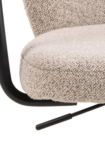 ACT NORDIC Patricia skrivebordsstol, m. armln, hjul, drejefunktion - beige stof og sort stl