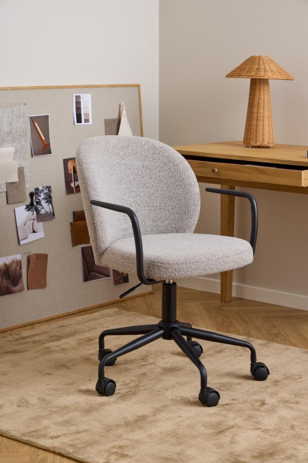 ACT NORDIC Patricia skrivebordsstol, m. armln, hjul, drejefunktion - beige stof og sort stl