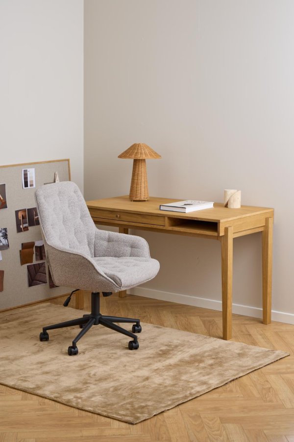 ACT NORDIC Erik skrivebordsstol, m. armln, hjul, drejefunktion - beige stof og sort stl