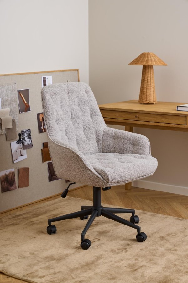 ACT NORDIC Erik skrivebordsstol, m. armln, hjul, drejefunktion - beige stof og sort stl