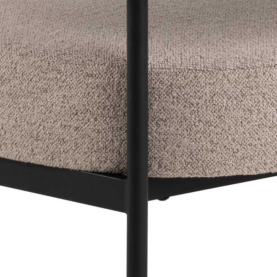 ACT NORDIC Oakfield loungestol, m. armln og posefjedre - beige stof og mat sort stl