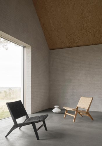 ACT NORDIC Carson loungestol - mat sort papirflet med vvet mnster og mat sort NC lak eg