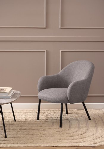 ACT NORDIC Spencer loungestol, m. armln - lys grbrun stof og sort stl