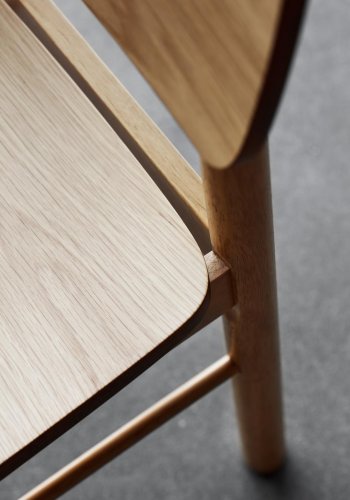 ACT NORDIC Barlow barstol, m. rygln, fodsttte - eg acryl lak egefiner og eg acryl lak gummitr