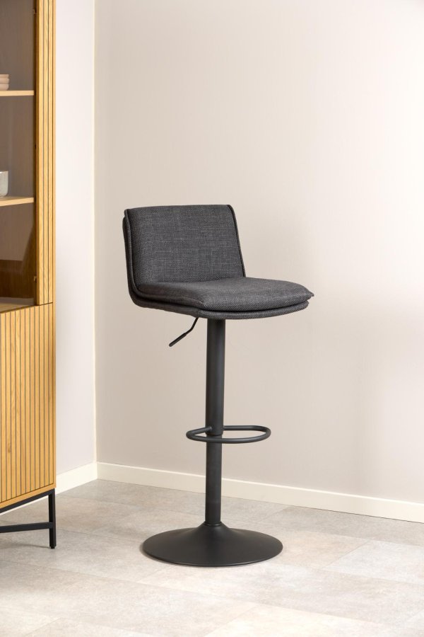 ACT NORDIC Flynn barstol, m. rygln, drejefunktion, gaspatron, fodsttte - mrkegr stof, sort stl