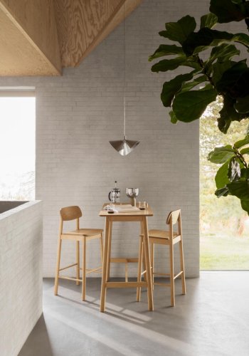 ACT NORDIC Barlow barbord, m. fodsttte - eg acryl lak egefiner og eg acryl lak gummitr (120x60)