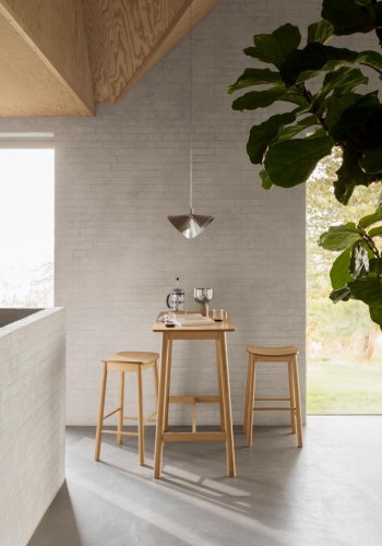 ACT NORDIC Barlow barbord, m. fodsttte - eg acryl lak egefiner og eg acryl lak gummitr (120x60)