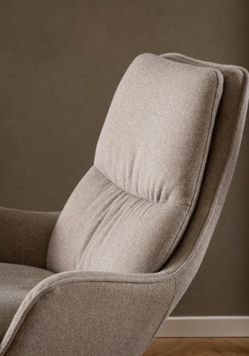 ACT NORDIC Bosley drejestol, m. armln, horisontal syning og lynls - beige stof og sort stl