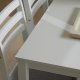 ACT NORDIC Alicante spisebordsst, 1 spisebord, 4 spisebordsstole - lysegr stof, hvid MDF/gummitr