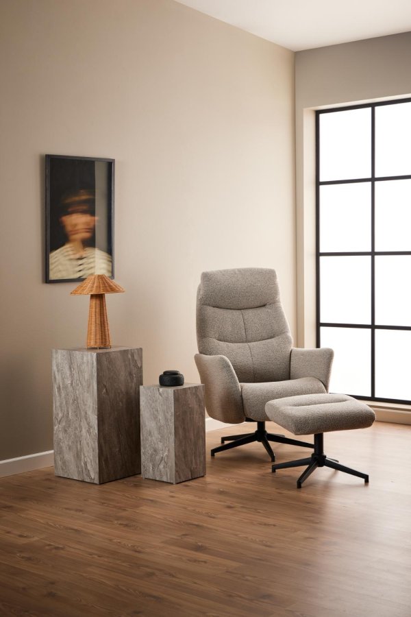 ACT NORDIC London recliner med fodskammel, Monza stof beige 60, 5-stjernet Stel mat sort ru pulverlakeret stl med horisontal syning og manuel udlser