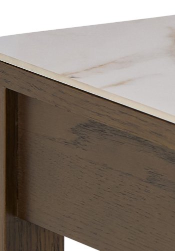 ACT NORDIC Southampton firkantet hjrnebord, Top creme poleret keramik, Skuffe og Stel rg NC lak egefiner med organisk kant og skjult opbevaring, 45x45x45 cm