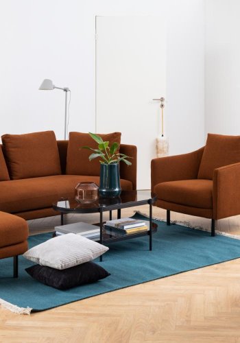 ACT NORDIC Bayonne sofabord, m. 1 hylde, oval - rgfarvet glas og sort metal (95x50)