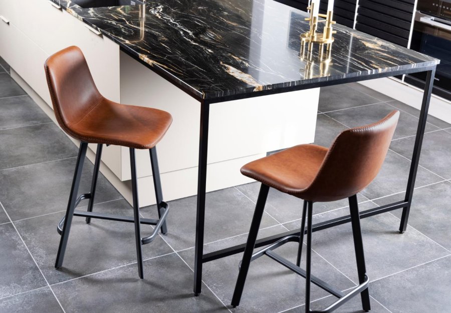 ACT NORDIC I_Oregon counterstol, m. rygln og fodsttte - cognac retro PU sort metal