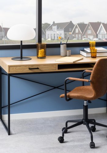 ACT NORDIC Seaford skrivebord, m. 1 rum og 1 skuffe - natur vild eg melamin og sort metal (140x58)