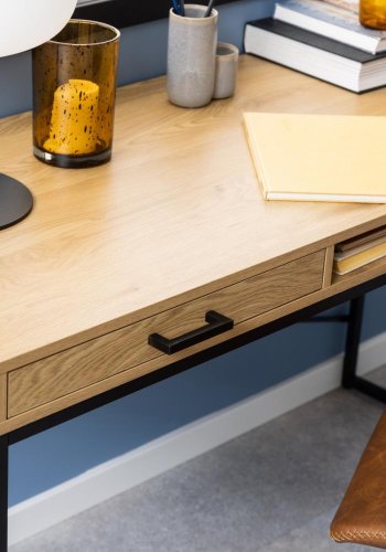 ACT NORDIC Seaford skrivebord, m. 1 rum og 1 skuffe - natur vild eg melamin og sort metal (140x58)