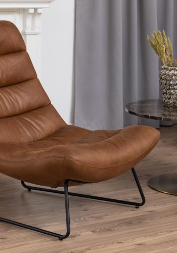 ACT NORDIC Milford loungestol - cognac stof og sort metal