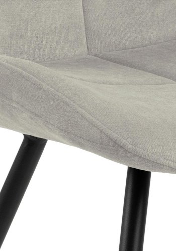 ACT NORDIC Petri spisebordsstol - sand polyester og sort metal