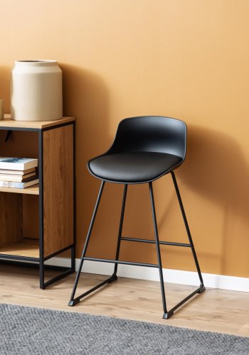 ACT NORDIC Tina counterstol, m. rygln og fodsttte - sort PU/polypropylen og sort metal