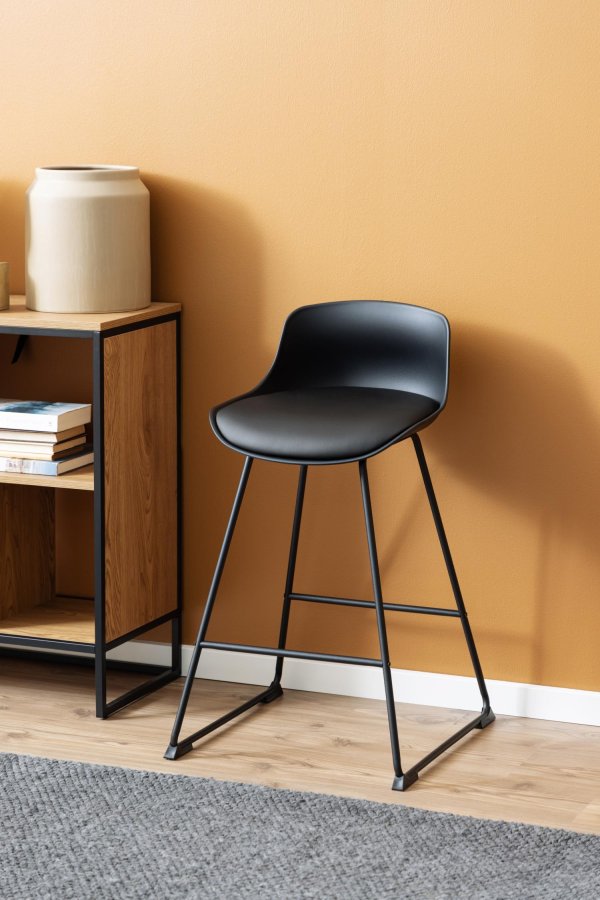 ACT NORDIC Tina counterstol, m. rygln og fodsttte - sort PU/polypropylen og sort metal