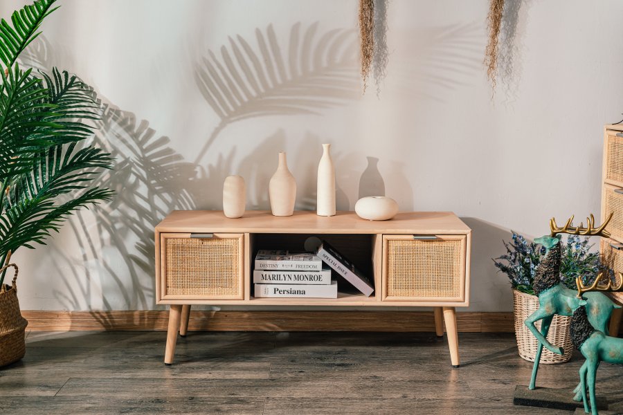 NORDLYS Akita TV-bord, m. 2 skuffer - brun rattan og tr (100x42)