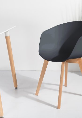 NORDLYS Alborg spisebordsstol, m. armln - sort polypropylen og natur tr