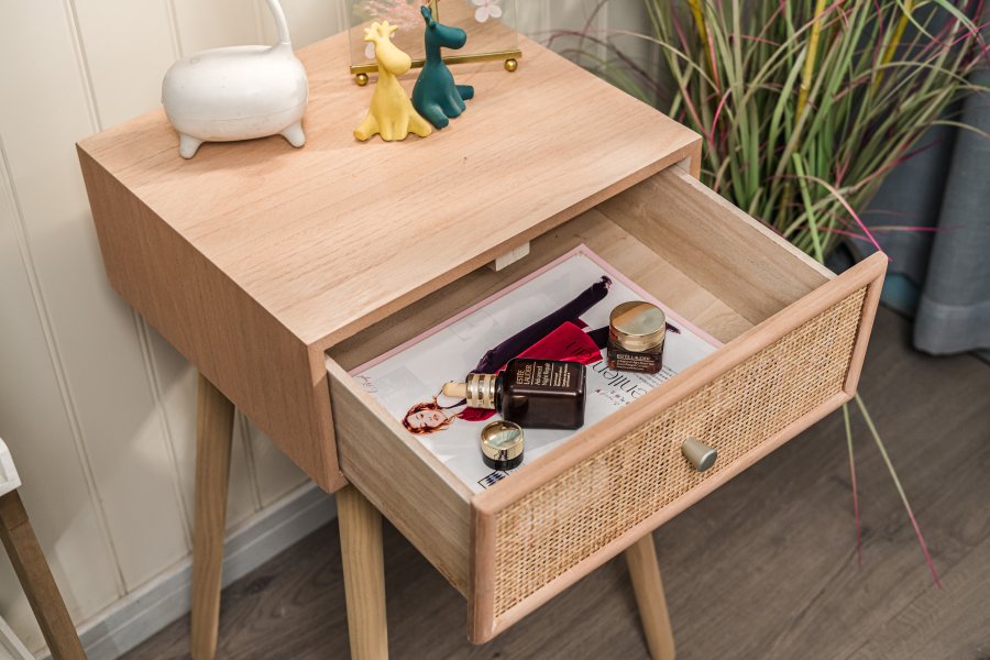 NORDLYS Narita sengebord, m. 1 skuffe - brun rattan og bg (40x36)