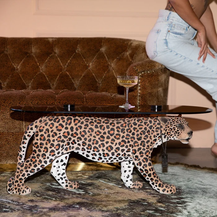 BOLD MONKEY Dope as hell sofabordet - rgsort glas og multifarvet panter plettet harpiks (90x40)