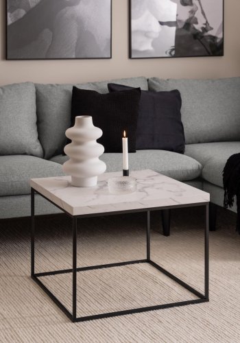 ACT NORDIC Barossa sofabord, kvadratisk - hvid papir Carrara marmorlook og sort stl (60x60)