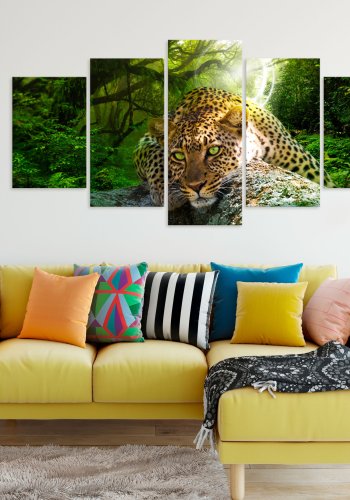 ARTGEIST billede trykt p lrred - Leopard Lying in Green, 5-delt - Flere strrelser