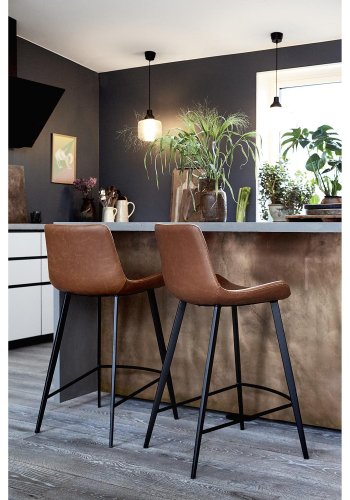 DAN-FORM Hype barstol, m. rygln og fodsttte - lysebrun kunstlder og sort stl