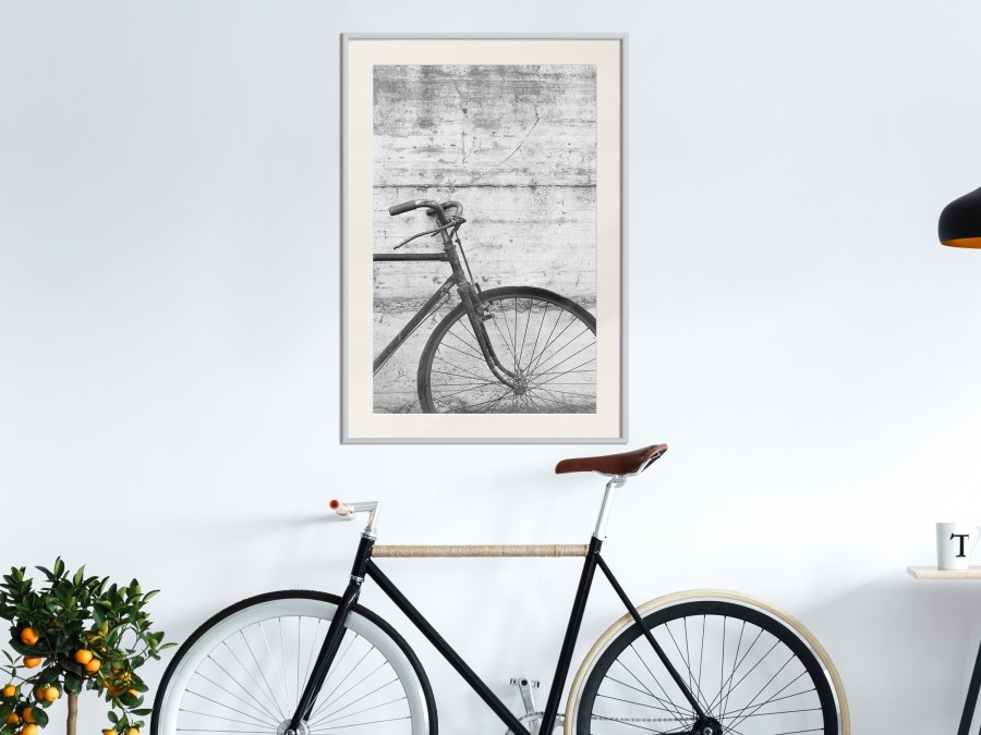 ARTGEIST Plakat med ramme - Bicycle Leaning Against the Wall