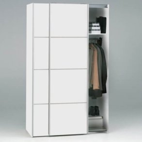 Klædeskabe og tøjstativer