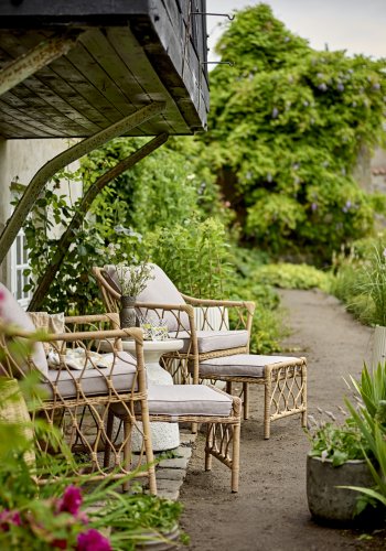 BLOOMINGVILLE Belluce udendrs loungestol, m. taburet, armln og hynder - natur polyrattan