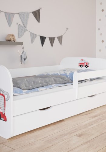 Babydreams juniorseng med brandbil, m. madras, sengehest, skuffe - hvid laminat (140x70)