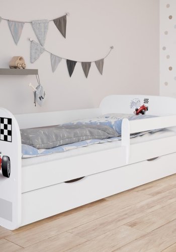 Babydreams juniorseng med racerbil, m. madras, sengehest og skuffe - hvid laminat (180x80)