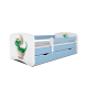 Babydreams juniorseng med lille dino, m. madras, sengehest, skuffe - hvid og bl laminat (140x70)
