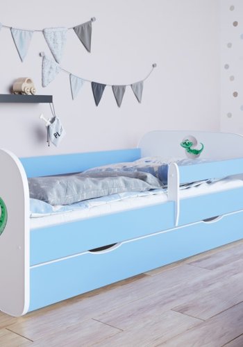Babydreams juniorseng med lille dino, m. madras, sengehest, skuffe - hvid og bl laminat (180x80)